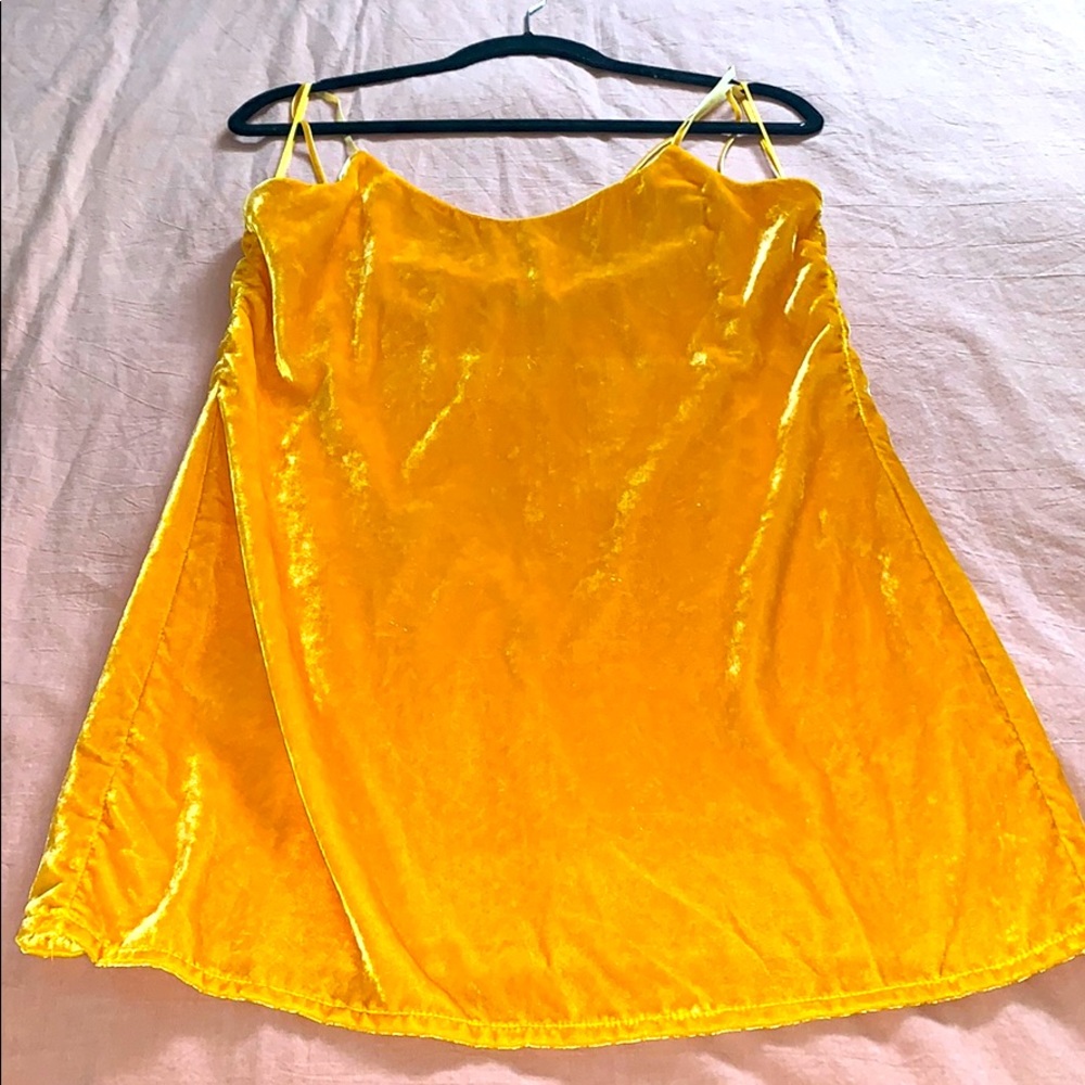 Yellow dress ZARA.!